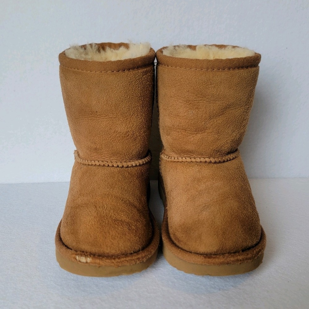 UGG Classic II Toddler Boots Size 8 Chestnut Sheepskin Lined Kid Cozy Fall Lined